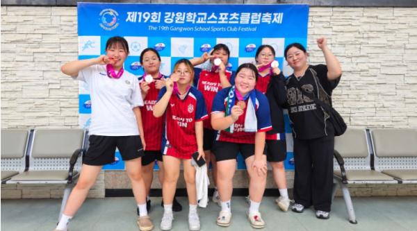 인제군 전교생 23명 작은 학교의 반란…서화중, 강원학교스포츠클럽축제 배드민턴 3위